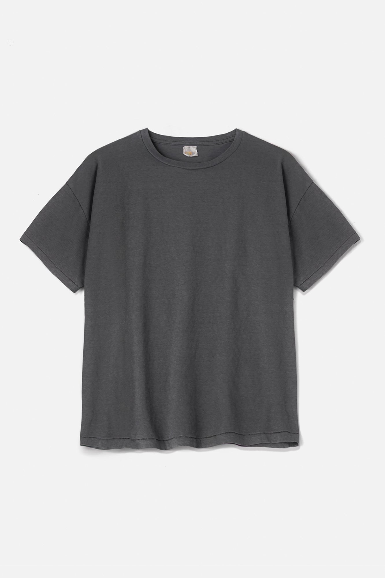 Faded Blank S/S tee inspired by the ’60s and ’70s  /  Charcoal Grey