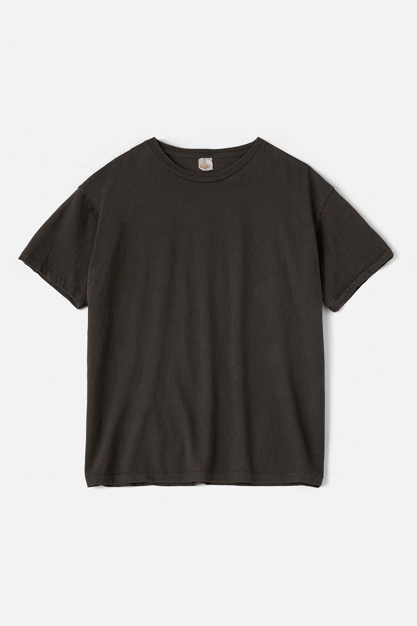 Faded Blank S/S tee inspired by the ’60s and ’70s / Mud Brown