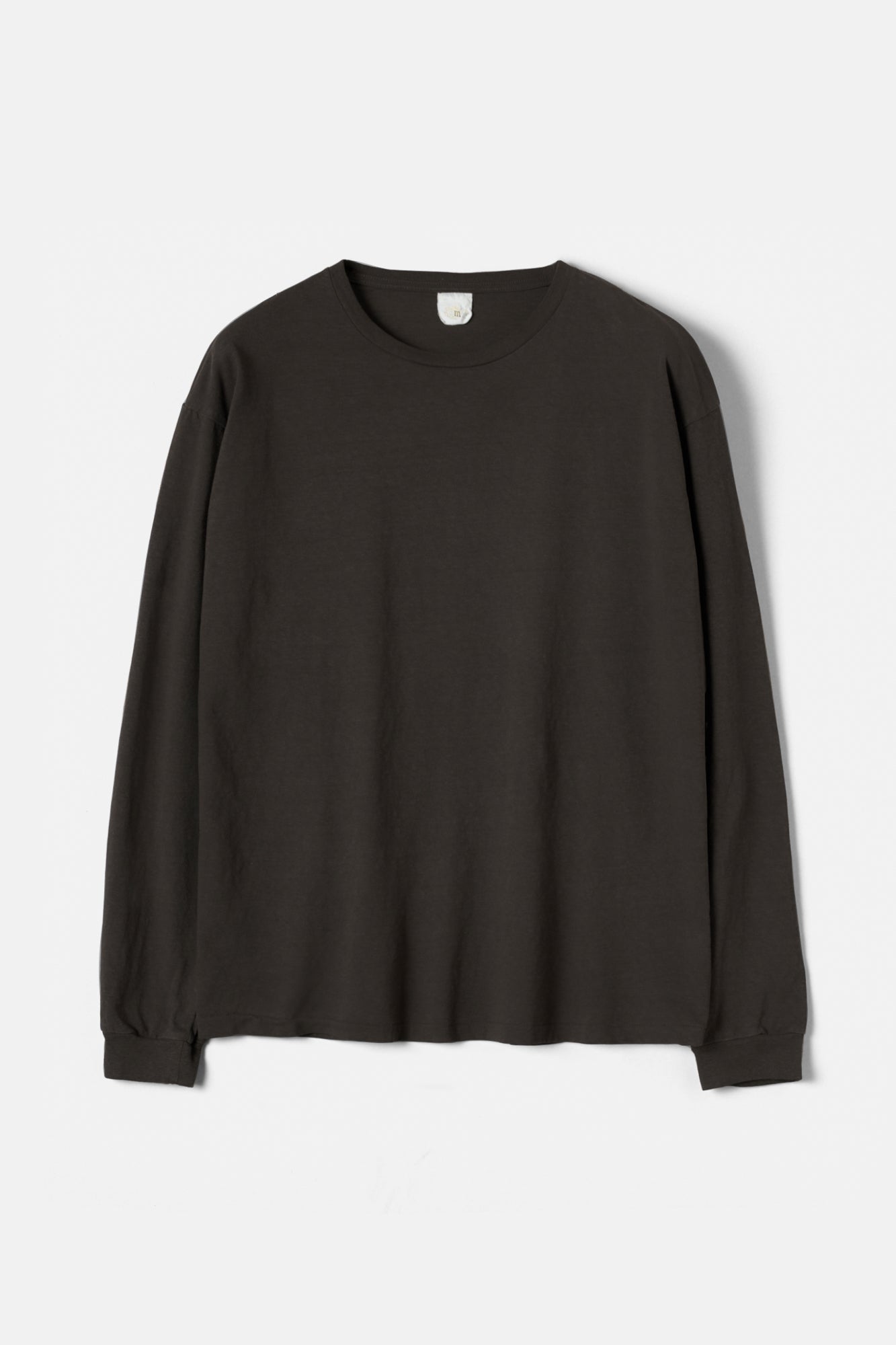 Faded Blank L/S tee inspired by the ’60s and ’70s  /  Mud Brown