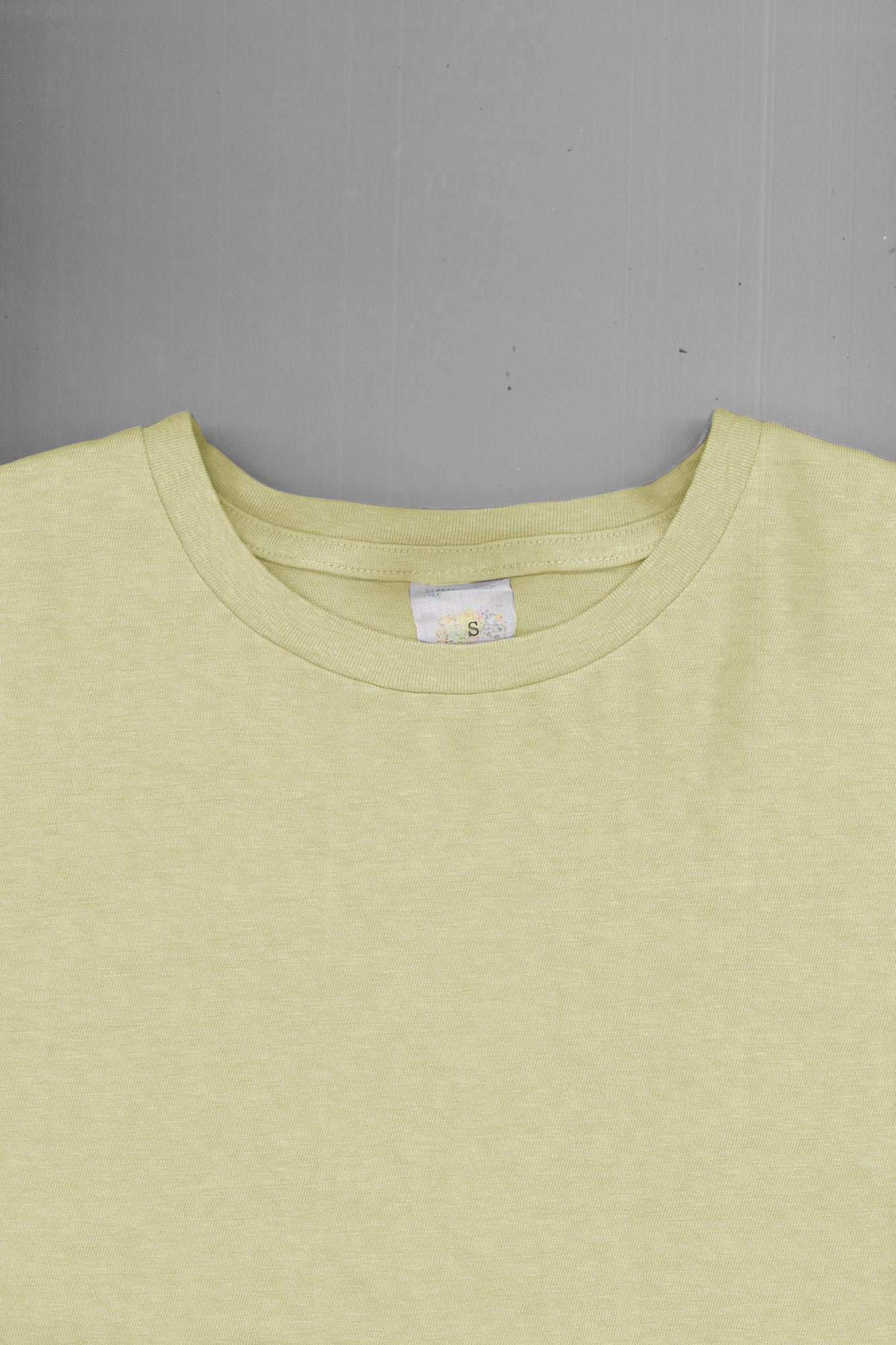 Faded Blank S/S tee inspired by the ’60s and ’70s / Soft Yellow