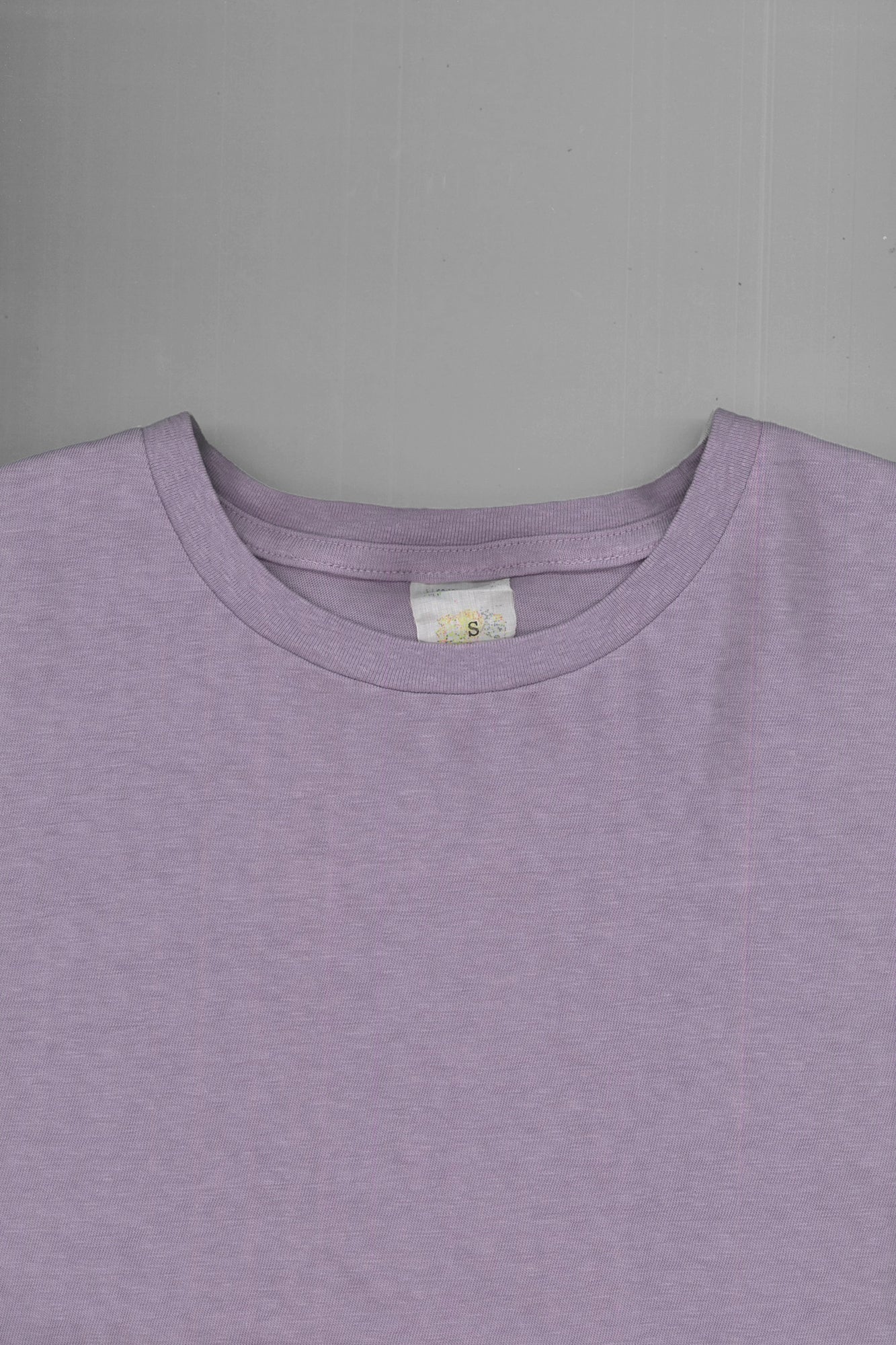 Faded Blank S/S tee inspired by the ’60s and ’70s / Soft Violet